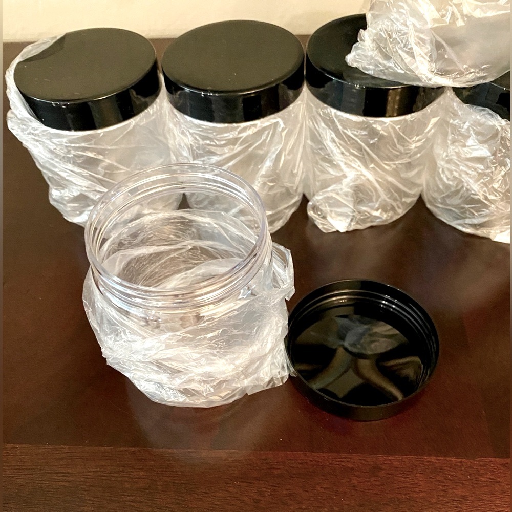 Sets of 15 Plastic Jars With Lids 8oz - Picture 4 of 7